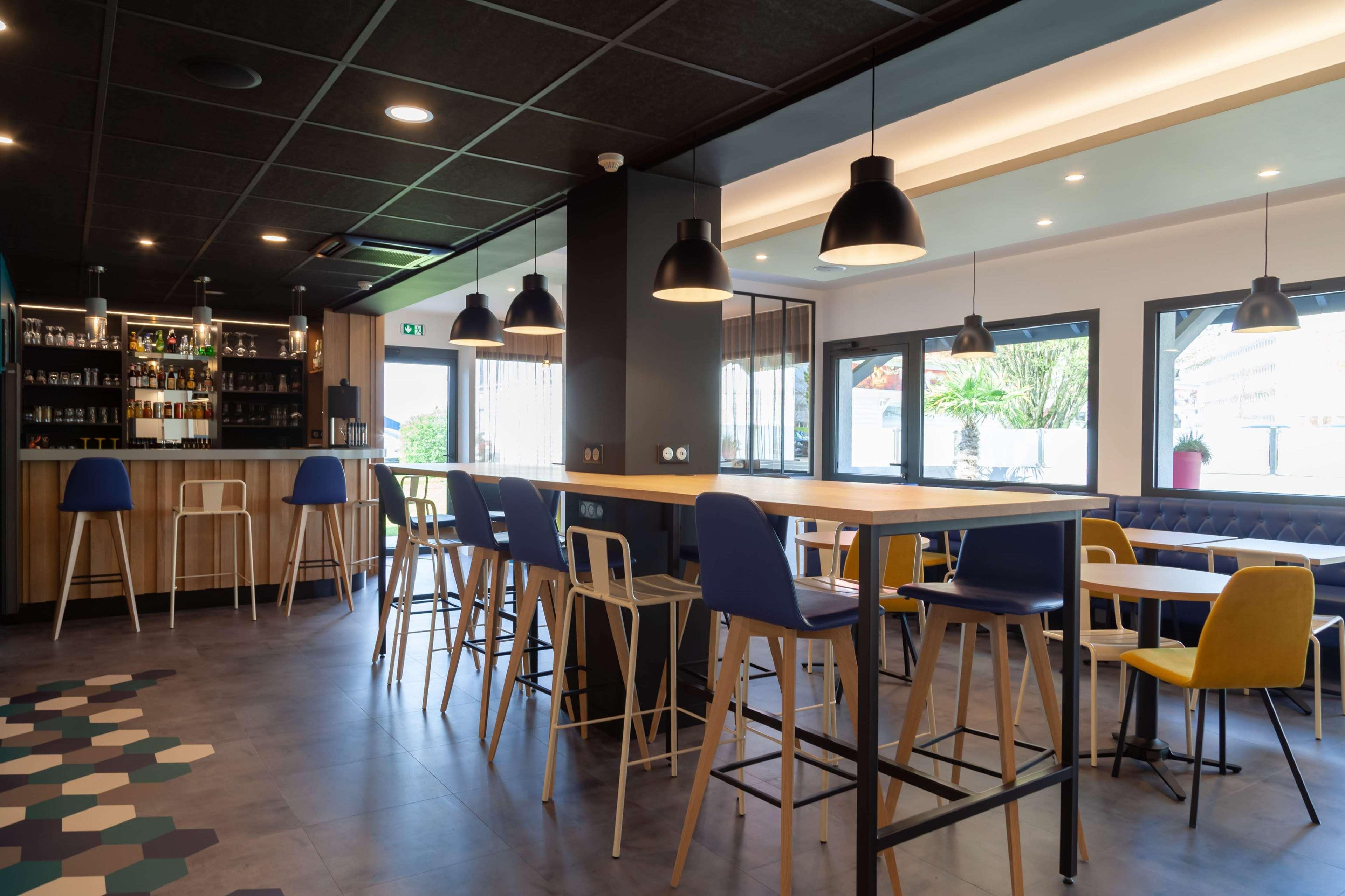 Kyriad Niort-Espace Mendesfrance Екстер'єр фото