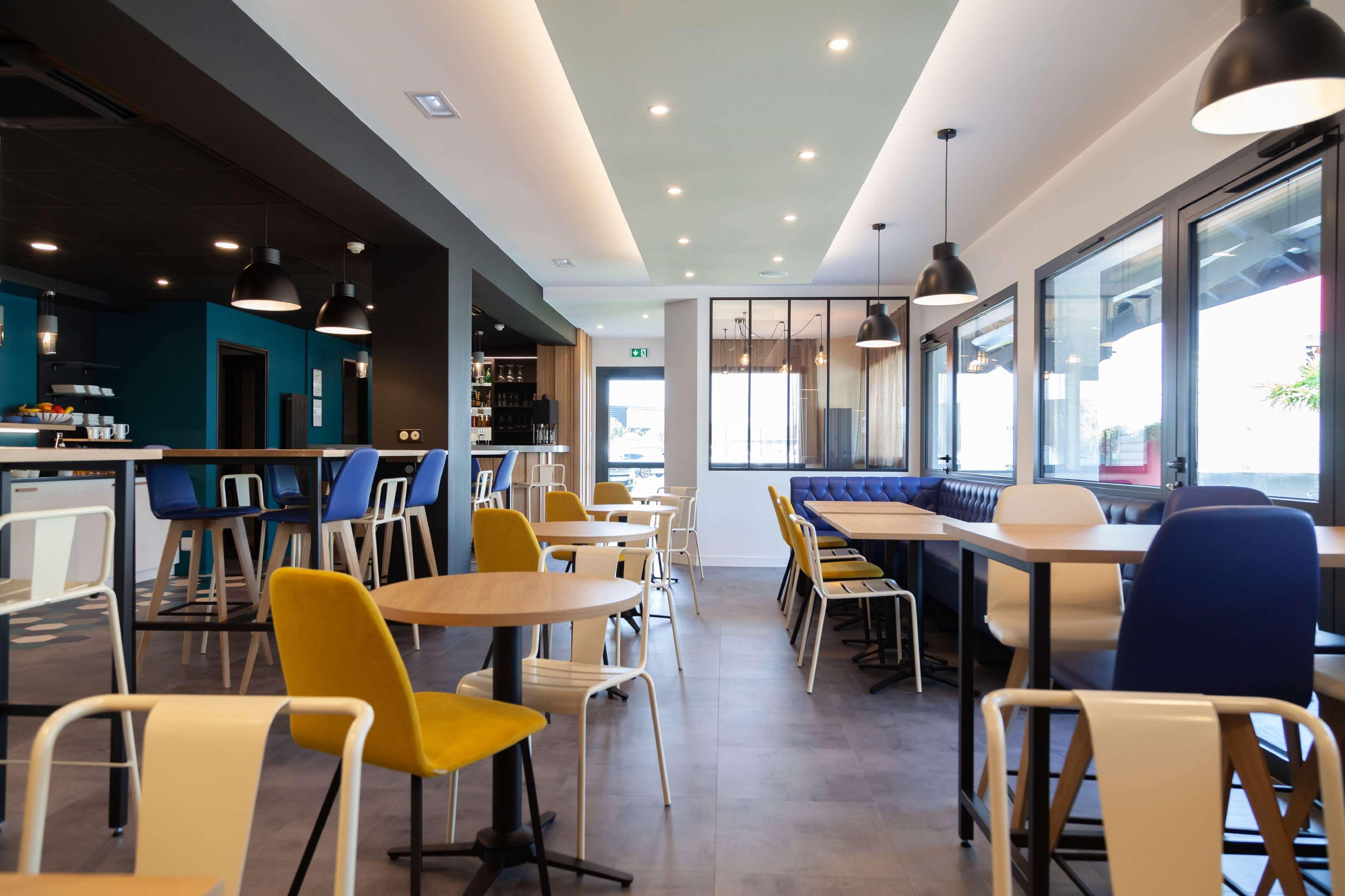Kyriad Niort-Espace Mendesfrance Екстер'єр фото