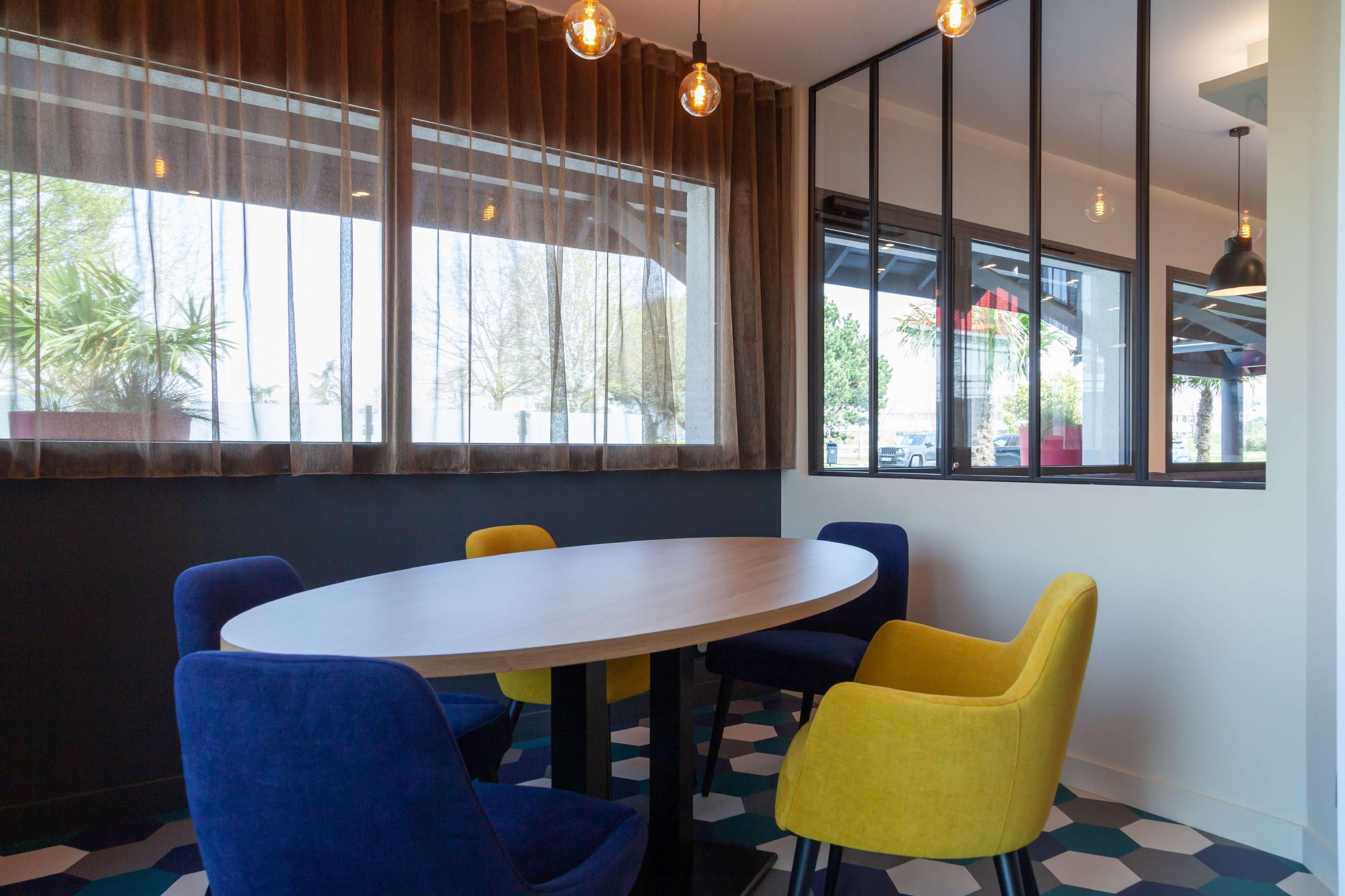 Kyriad Niort-Espace Mendesfrance Екстер'єр фото