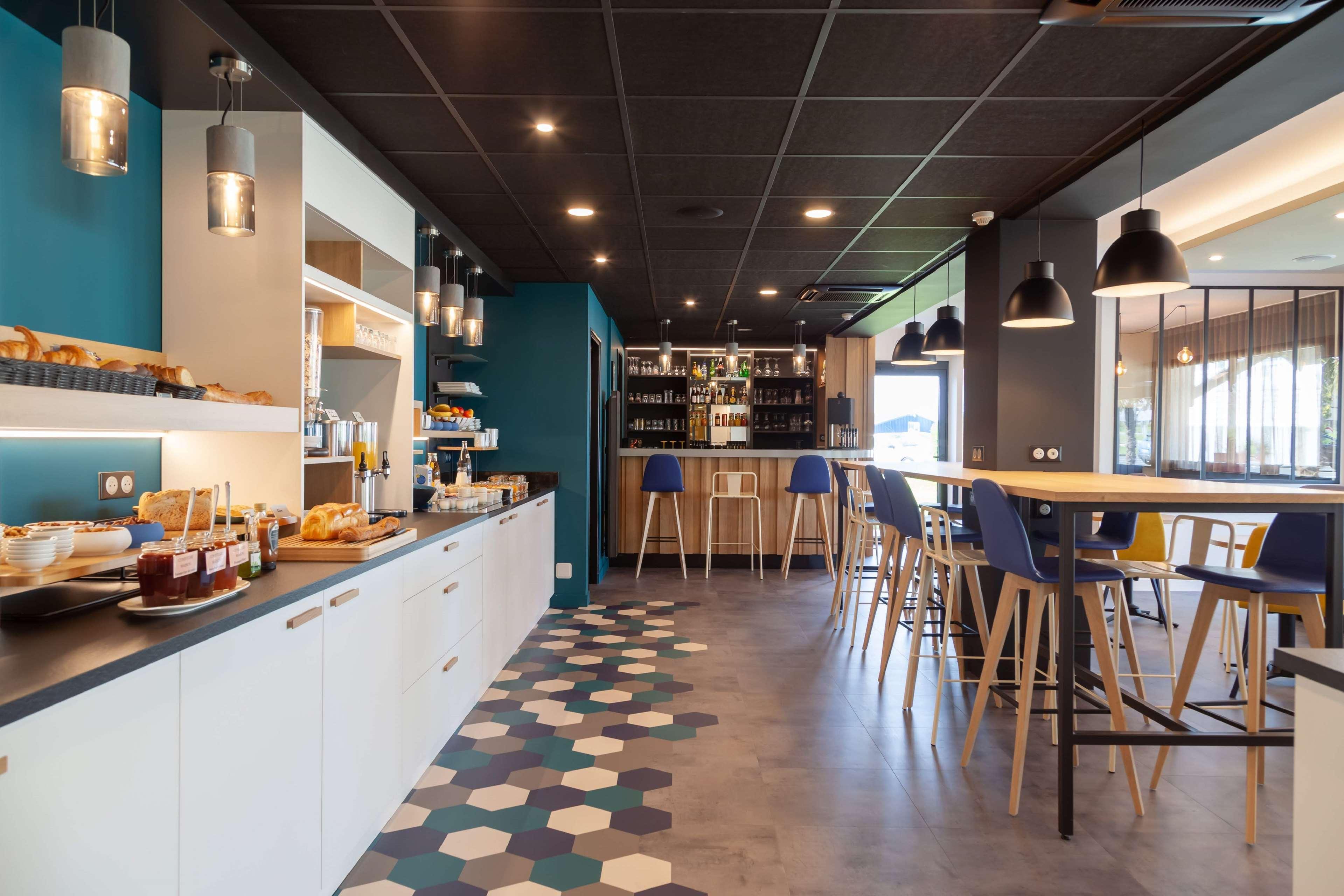 Kyriad Niort-Espace Mendesfrance Екстер'єр фото