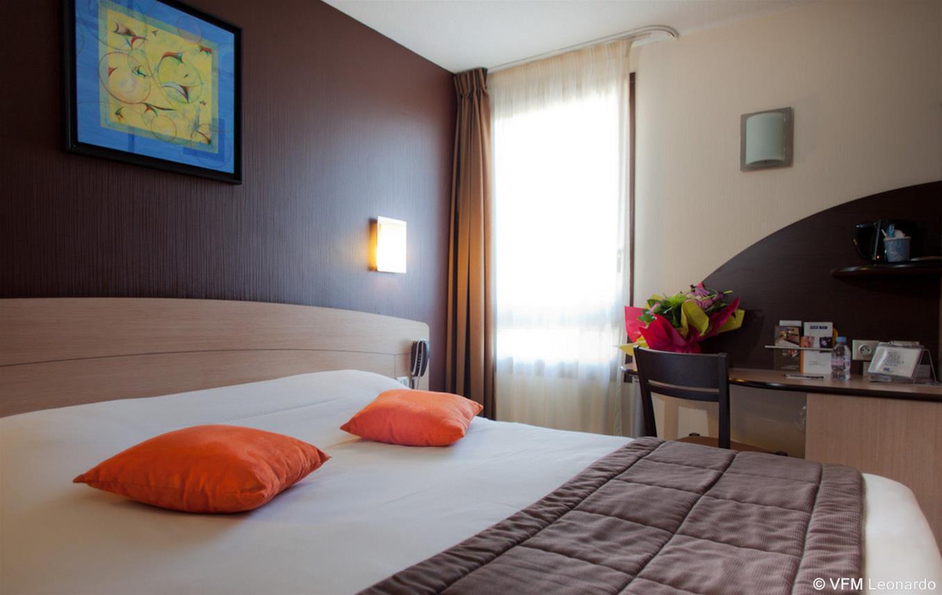 Kyriad Niort-Espace Mendesfrance Екстер'єр фото