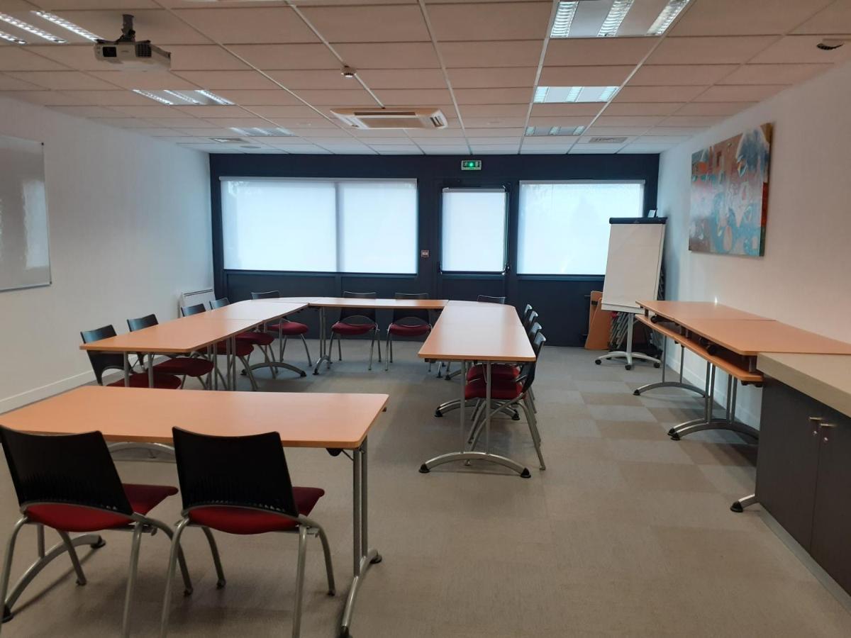 Kyriad Niort-Espace Mendesfrance Екстер'єр фото