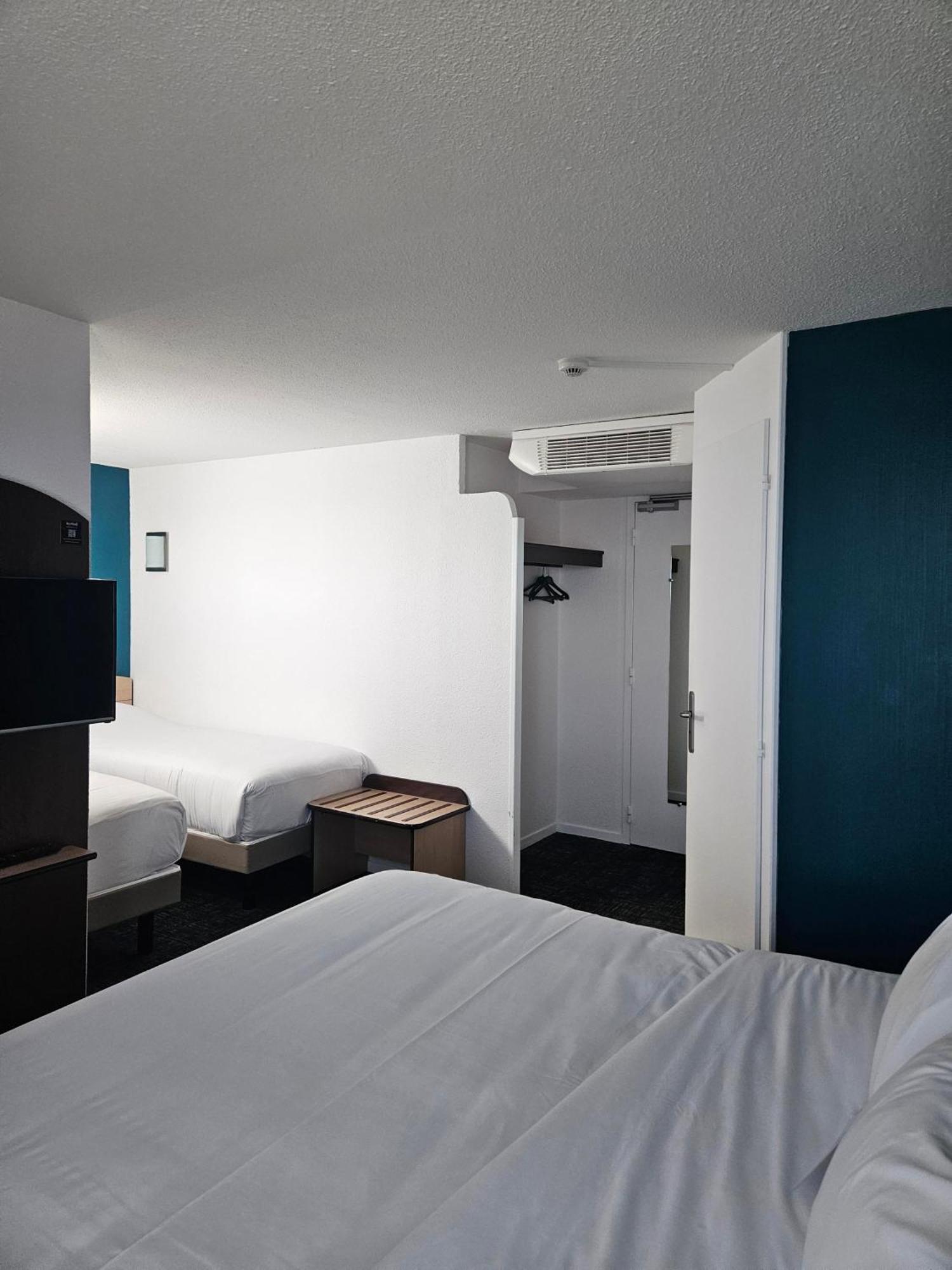 Kyriad Niort-Espace Mendesfrance Екстер'єр фото