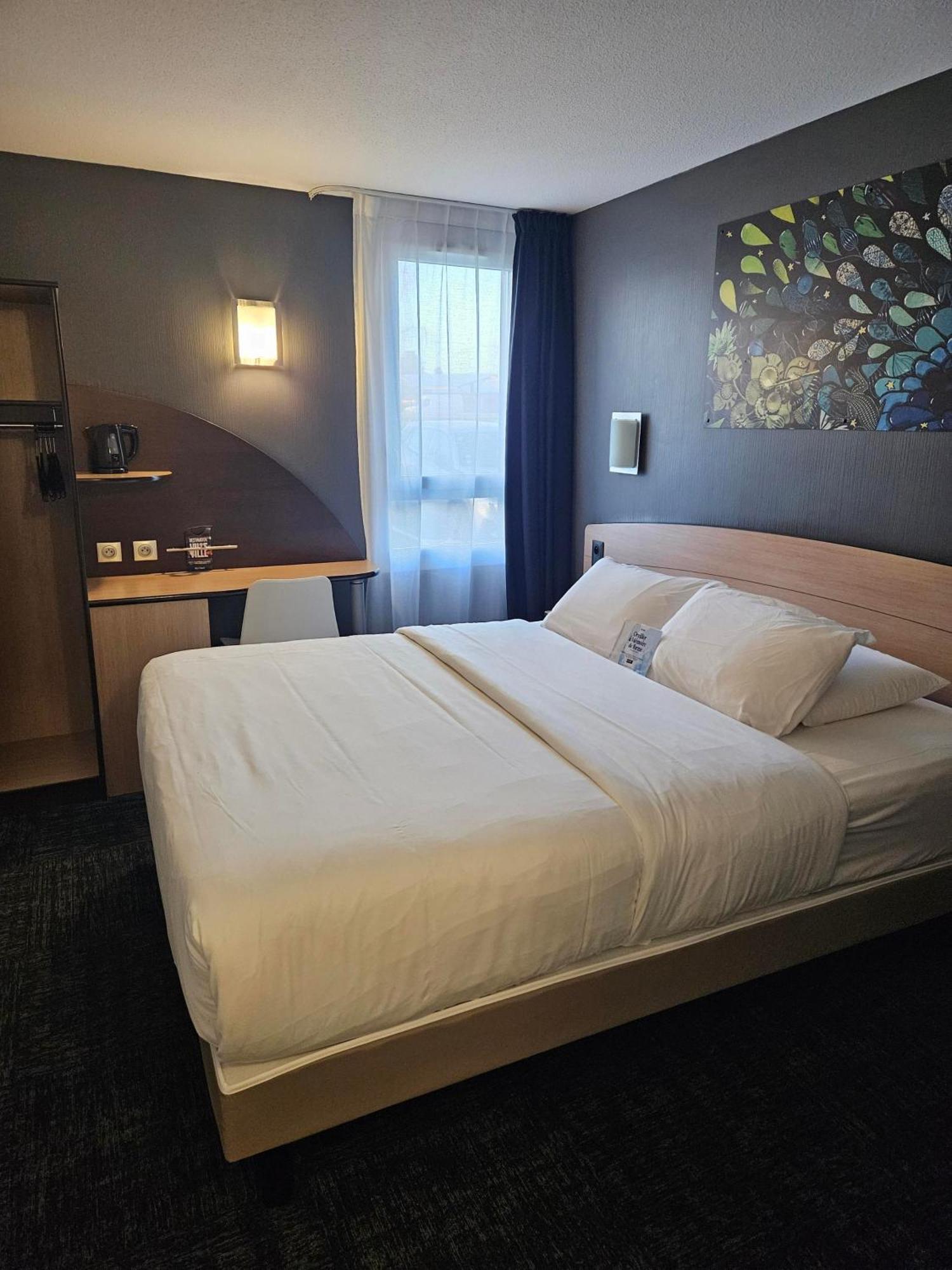 Kyriad Niort-Espace Mendesfrance Екстер'єр фото